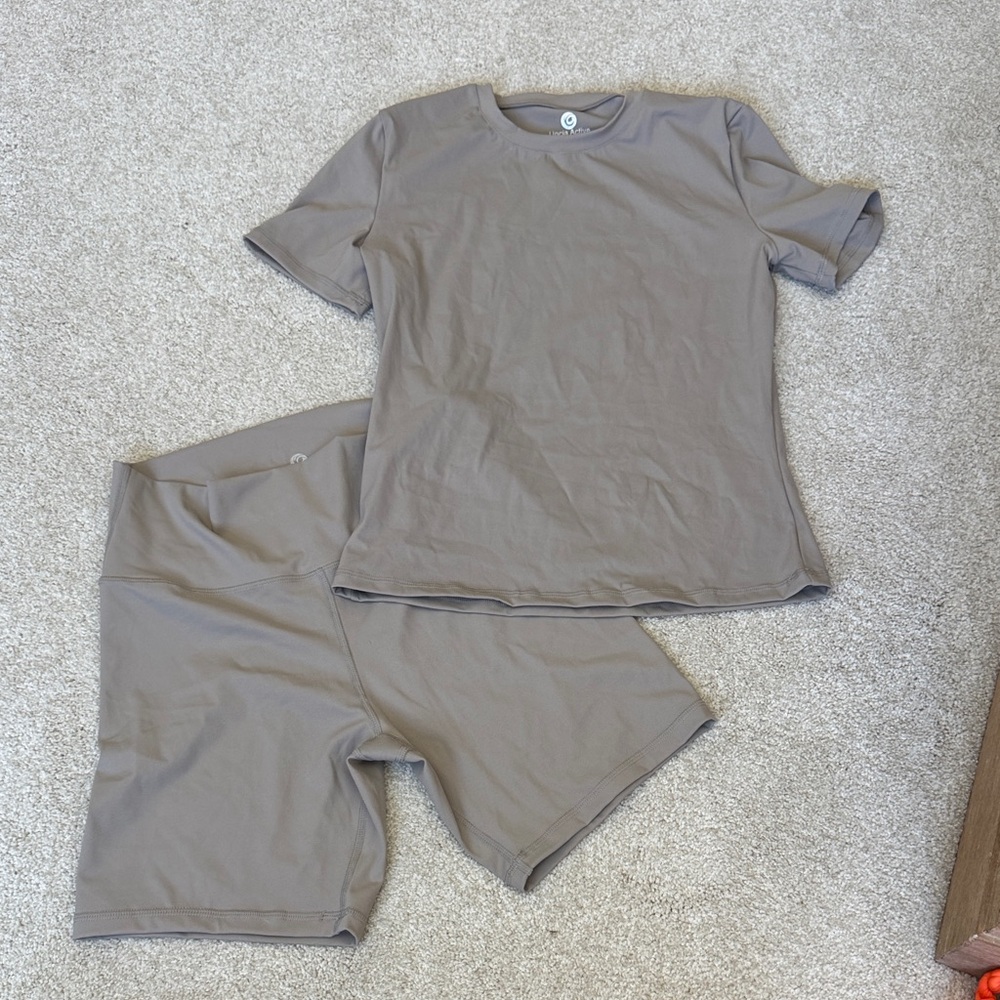 Active Two Piece Active Set in Soft Taupe